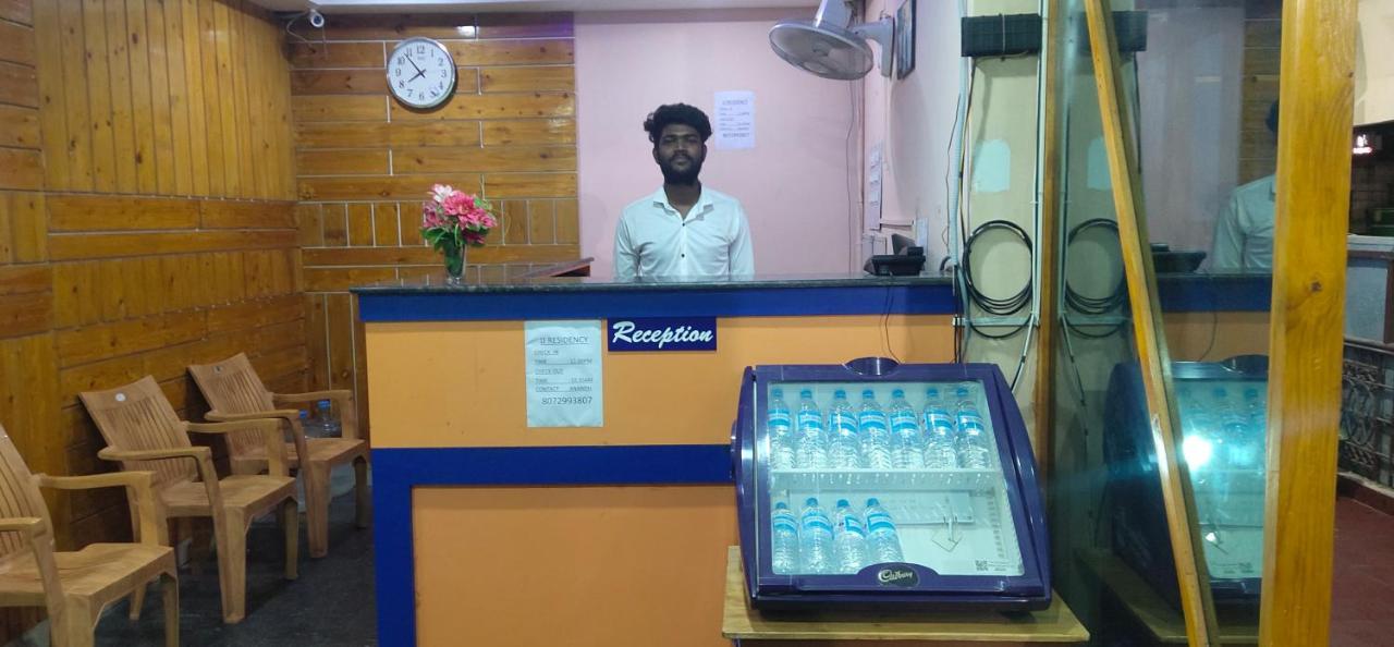 J J Residency Hotel Pondicherry Exterior foto
